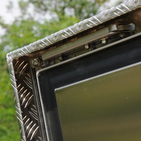 Detail der umlaufenden Boxendichtung