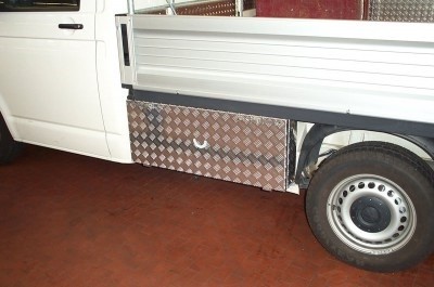 VW T5 / T6 Eka Unterflurbox, kurzer Radstand (3000 mm), Fahrtrichtung links
