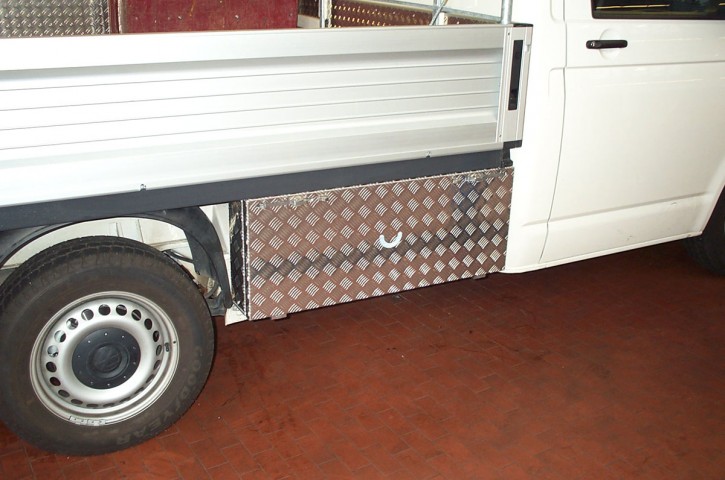 VW T5 / T6 Eka Unterflurbox, kurzer Radstand (3000 mm), Fahrtrichtung rechts